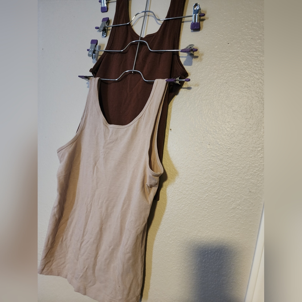 Bundle/Lot of Tahari Tops, Two Women's Medium Brown & Beige Tahari Tank Tops - Picture 3 of 8